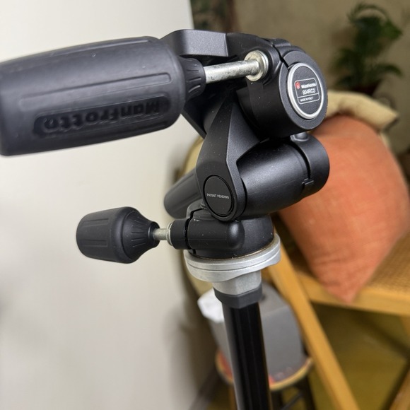 Manfrotto 190XPROB Pro Alu Tripod Black with 804RC2 Pan Tilt Head - Picture 5 of 7